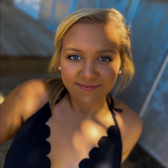 Meet your Posher, Kendall - Picture 1 of 1